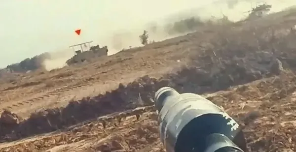 1698884127485.jpg Soykırım tankları paramparça oldu: Hamas işte böyle vurdu! İzzeddin El-Kassam Tugayları görüntüleri paylaştı - 2