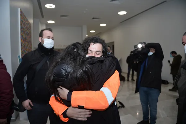 Kurtarılan Türk gemiciler İstanbul’a getirildi!
