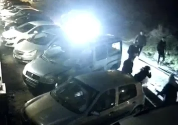 İzmir'de ev kirasını geciktiren kadına ev sahibi 6 kişiyle saldırdı! Darp anı kameralara yansıdı