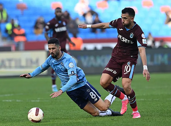 trabzonspor-yukatel-adana-demirspor-maci-canli-anlatim-izle-super-ligde-zorlu-randevu-1708871400772.jpg Fırtına tek attı 3 aldı! Trabzonspor Adana Demirspor'u mağlup etti - 1