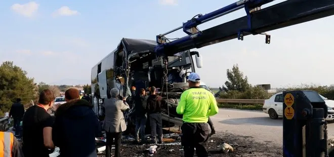 Depremzede öğrencileri Konya’ya taşıyan otobüs Adana’da kaza yaptı: 2 ölü! 6 yaralı