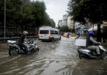 İstanbul'da sağanak etkili oldu