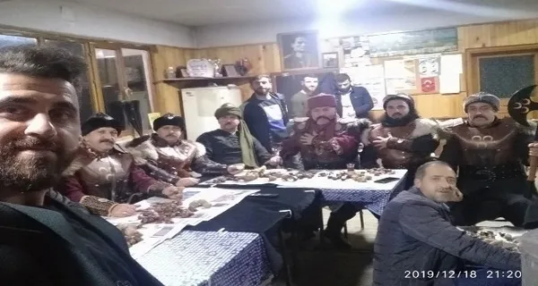 Bursa’da Kuruluş Osman rüzgarı! Alp kıyafetleriyle izlediler - 1