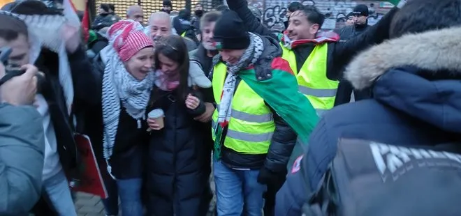 Polis değil İsrail askeri! Alman polisinden Türk vatandaşına hadsizlik