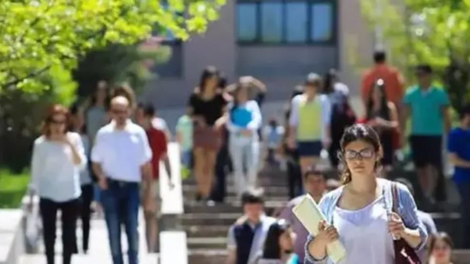 Üniversiteler iki gün tatil edildi