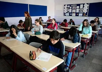 MEB'ten öğrencilere yardımcı kaynak! Her ay...