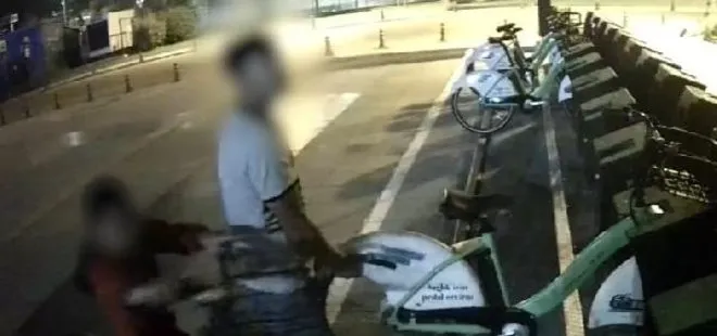 Kocaeli’de şoke eden görüntüler! Belediyenin bisikletini çaldılar