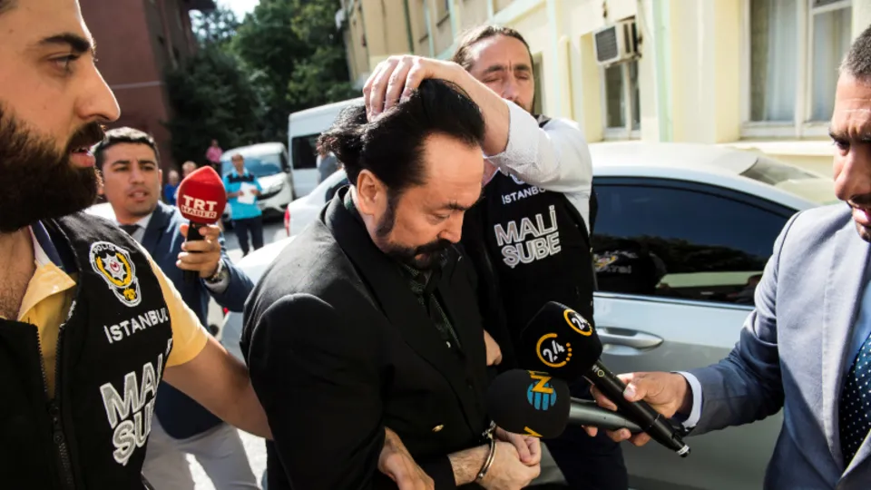 Eski 'kedicik'ten bomba Adnan Oktar itirafı