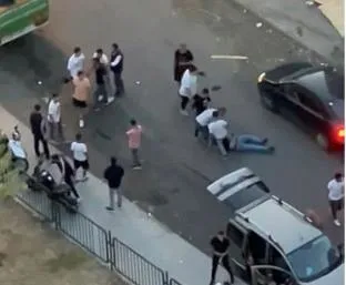 1690797283989.jpeg İstanbul Bayrampaşa'da dehşet anları! Sopayla bayılttı yerde tekmeledi - 2