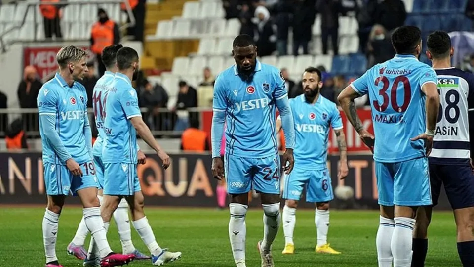 Trabzonspor'un yeni hocası kim olacak? Sergen Yalçın beklenirken listeye sürpriz bir isim girdi