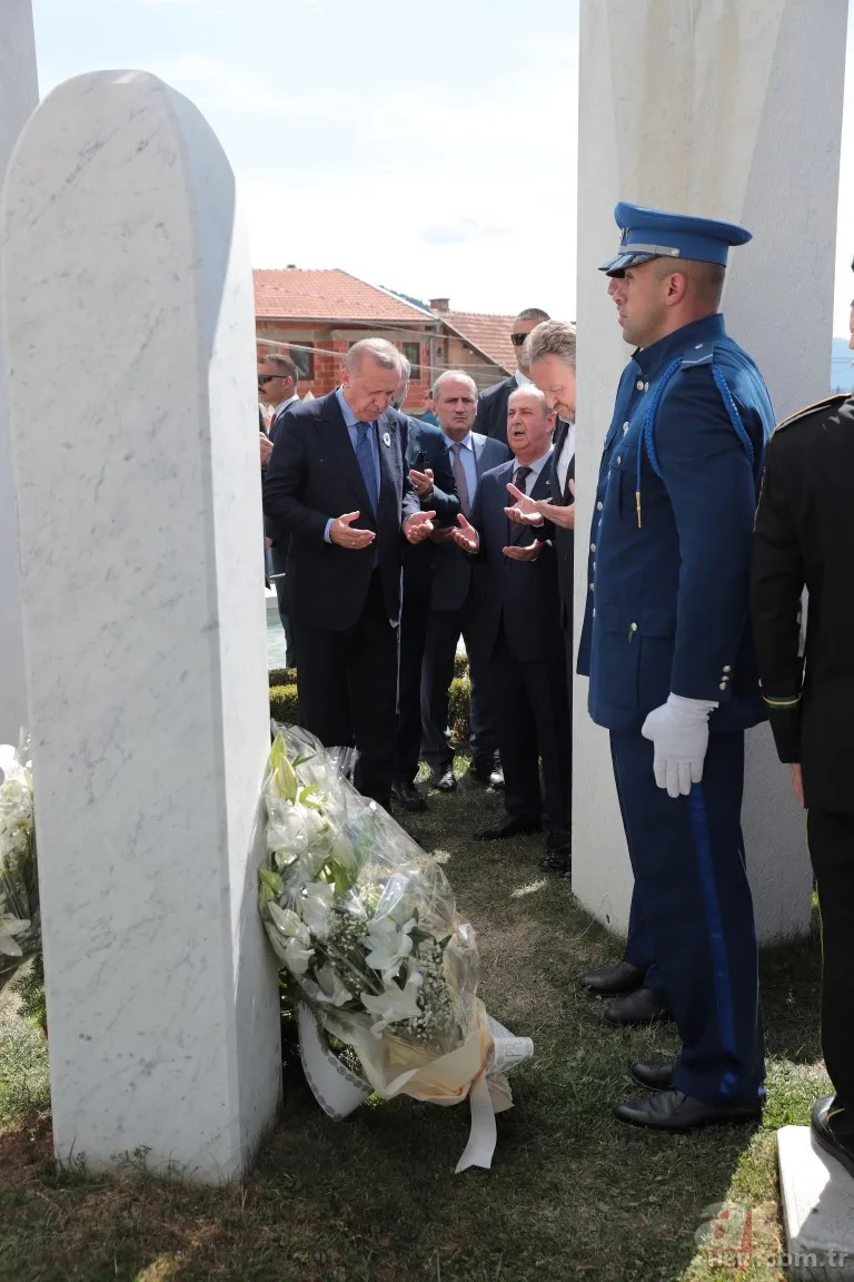 Başkan Erdoğan, Aliya İzzetbegoviç'in kabrini ziyaret etti 6