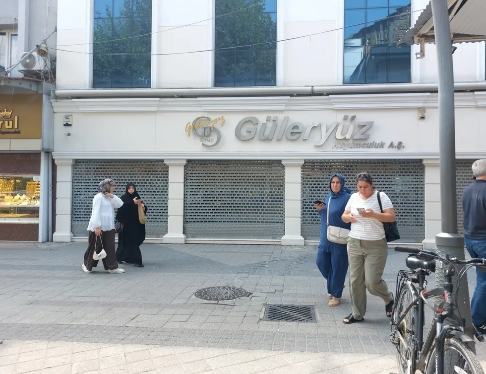 1787558070294.jpeg Örgüte ait Sakarya'nın merkezinde bulunan kuyumcu (İHA)