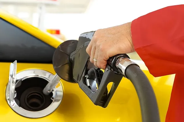 son-dakika-motorinin-ardindan-bir-indirim-de-benzine-1638364893979.jpeg Son dakika: Motorinin ardından bir indirim de benzine - 1