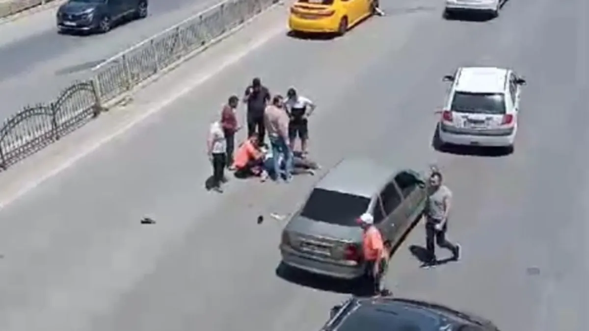 Yaya üst geçidi yerine caddeden geçmek isterken canından oldu