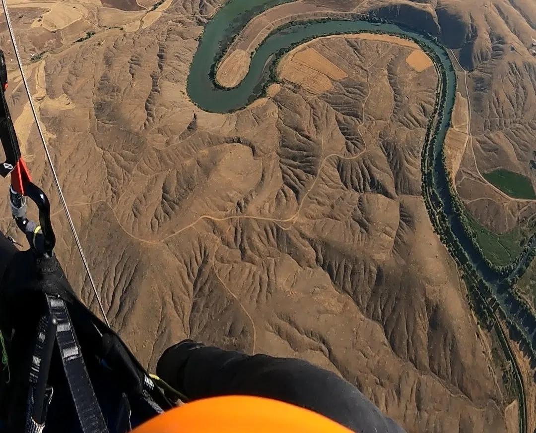 160 kilometrelik mesafeyi paraşütle uçtu! Genç pilot gökyüzünde rekor peşinde - 1