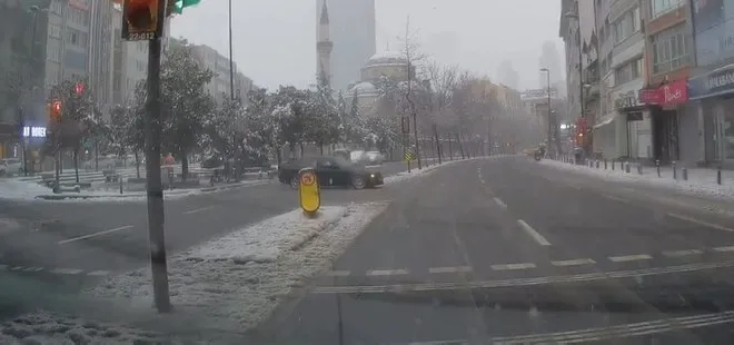 İstanbul’da yasak yerden dönen sürücü buzlu yolda kendini drift yaparken buldu