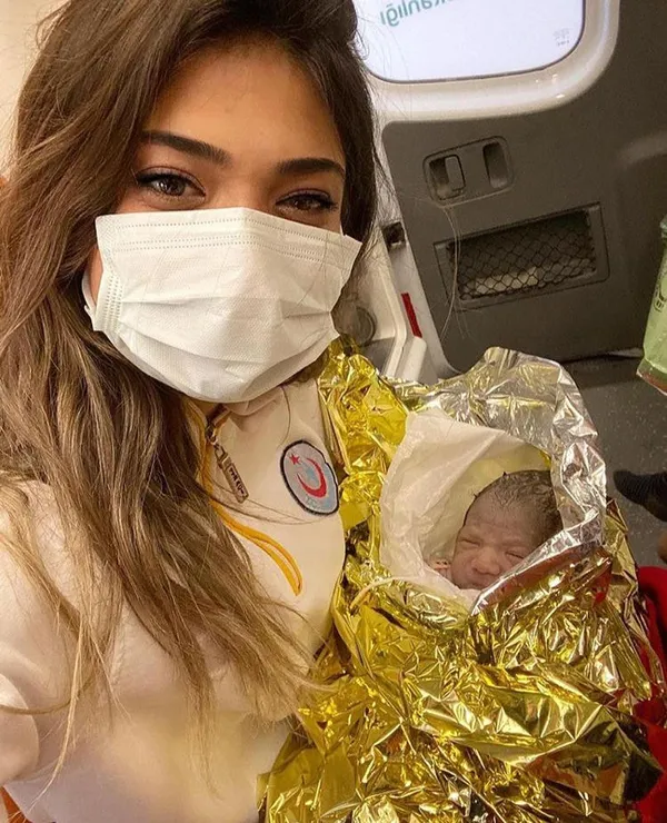 1612259474965.jpg İzmir depreminde İnci'ye hayat olmuştu! Edanur bu kez otobüste doğum yaptırdı - 1