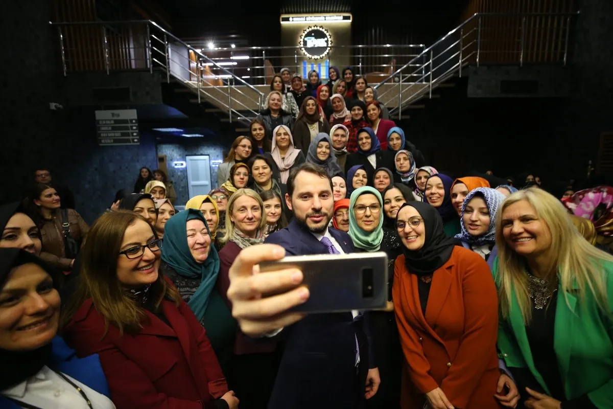 Bakan Albayrak: Ekonominin alanlarında kadınların katkısını artıracağız