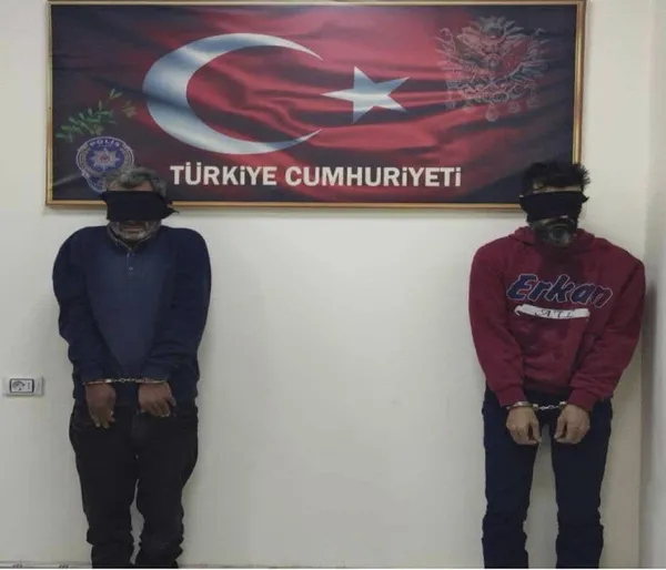 afrini-kana-bulayacaklardi-pkkli-teroristleri-egm-yakaladi-1668635351316.jpg Afrin'i kana bulayacaklardı: PKK'lı teröristleri EGM yakaladı - 1