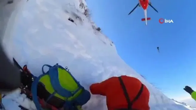 Mahsur kalan 3 kayakçı helikopterle kurtarıldı
