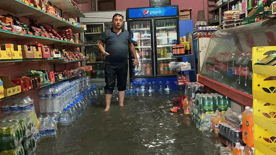 İstanbul'da sağanak yağış etkili oldu!