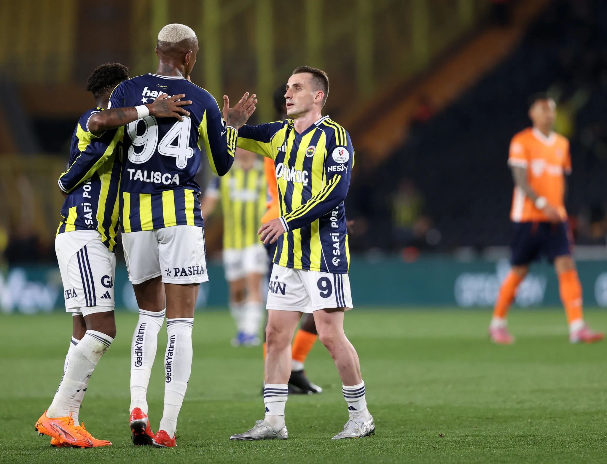 Fenerbahçe’de Tedesco ayrılığı sonrası ilk mesaj: “Hiçbir ayrılık tek taraflı değildir”