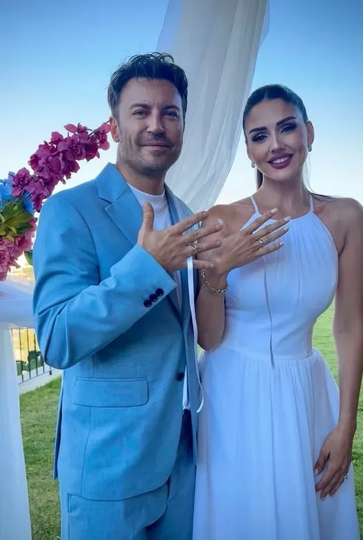 tolga-gulecin-sahne-kazasi-aci-icinde-kivrandi-ama-oyunu-birakmadi-1760684697809.jpg Kaynak: Instagram