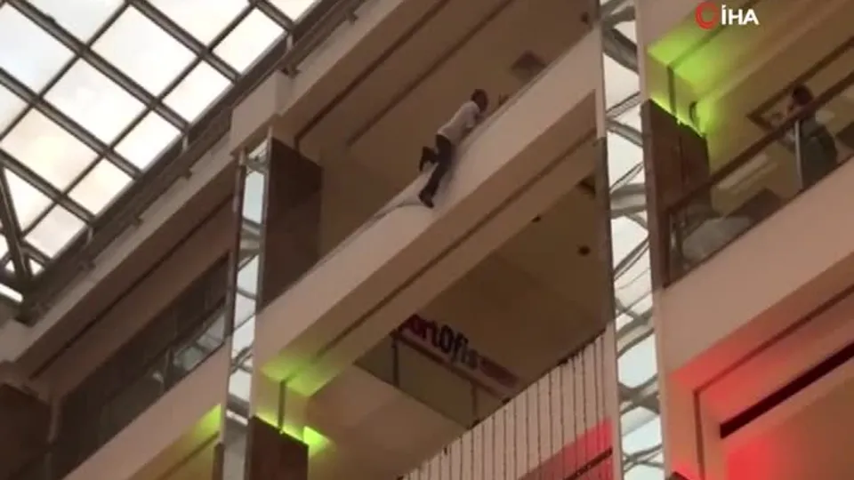 Son dakika: Bakırköy’de AVM’de intihar girişimi