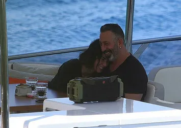 Cem Yılmaz'dan bir ilk!