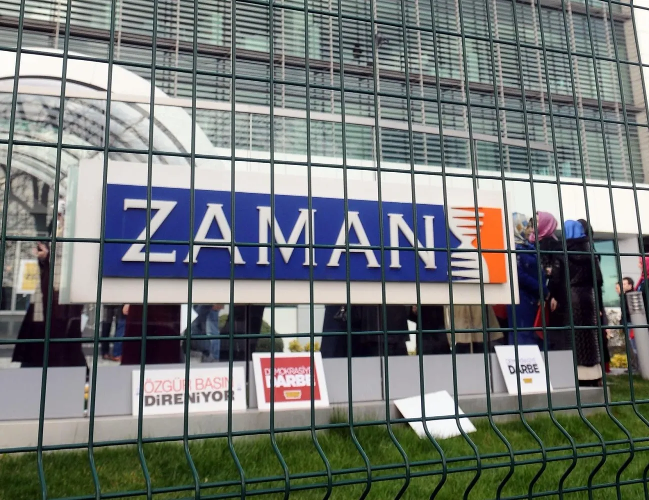 Zaman editörü ‘asker imamı’ çıktı