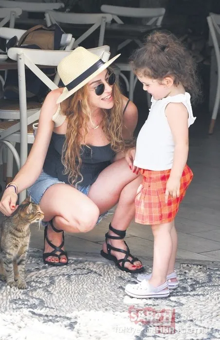 Sinem Kobal ilk kez paylaştı! Minik kızı Leyla sosyal medyayı salladı 10