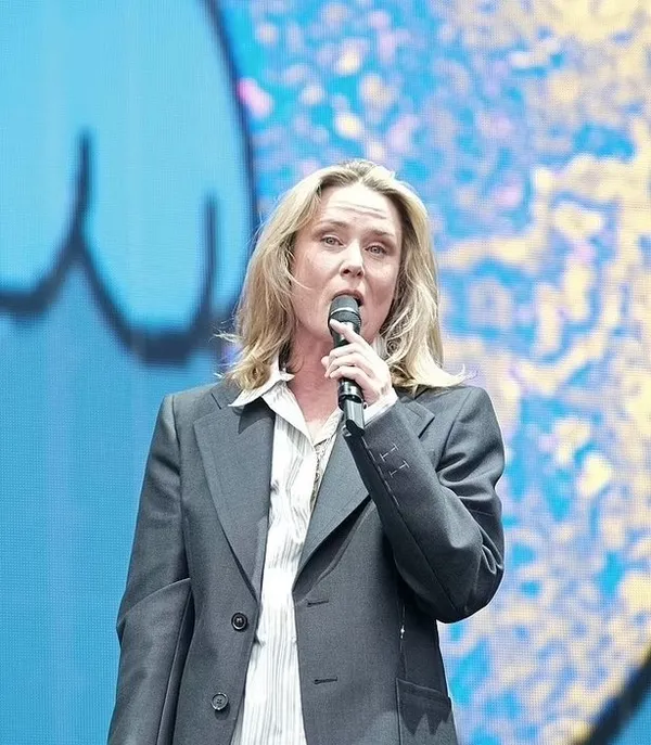 Küresel çete iş başında! LGBT terörüne karşı çıkan Moloko’nun eski solisti Róisín Murphy’nin konserleri iptal edildi! Plak şirketinden skandal karar...