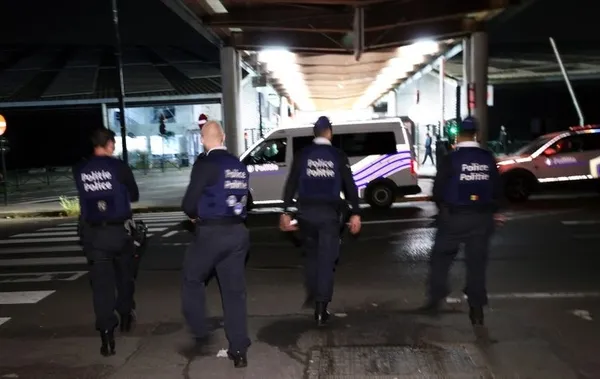 hdp-ve-destekcileri-ortaligi-birbirine-katti-avrupanin-ortasinda-rezalet-1684925232979.jpg HDP ve destekçileri ortalığı birbirine kattı! Avrupa'nın ortasında rezalet - 1