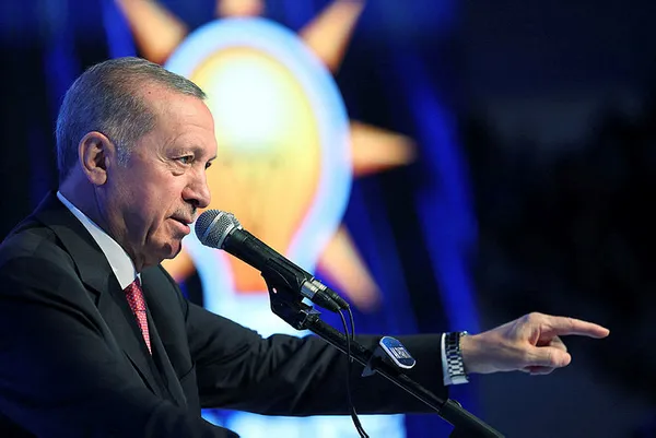baskan-erdogandan-naci-gorure-sert-tepki-senin-profesorlugunden-bu-millete-ne-gelir-1681225198682.jpg Başkan Erdoğan'dan sert tepki: Senin profesörlüğünden bu millete ne gelir? - 1