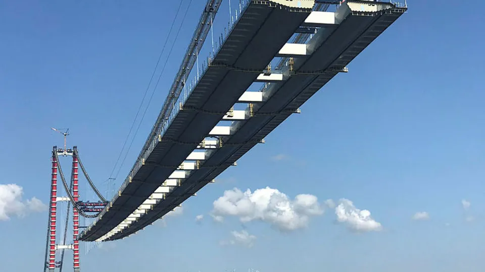 Dünyanın en uzun orta açıklığa sahip köprüsünde sona doğru