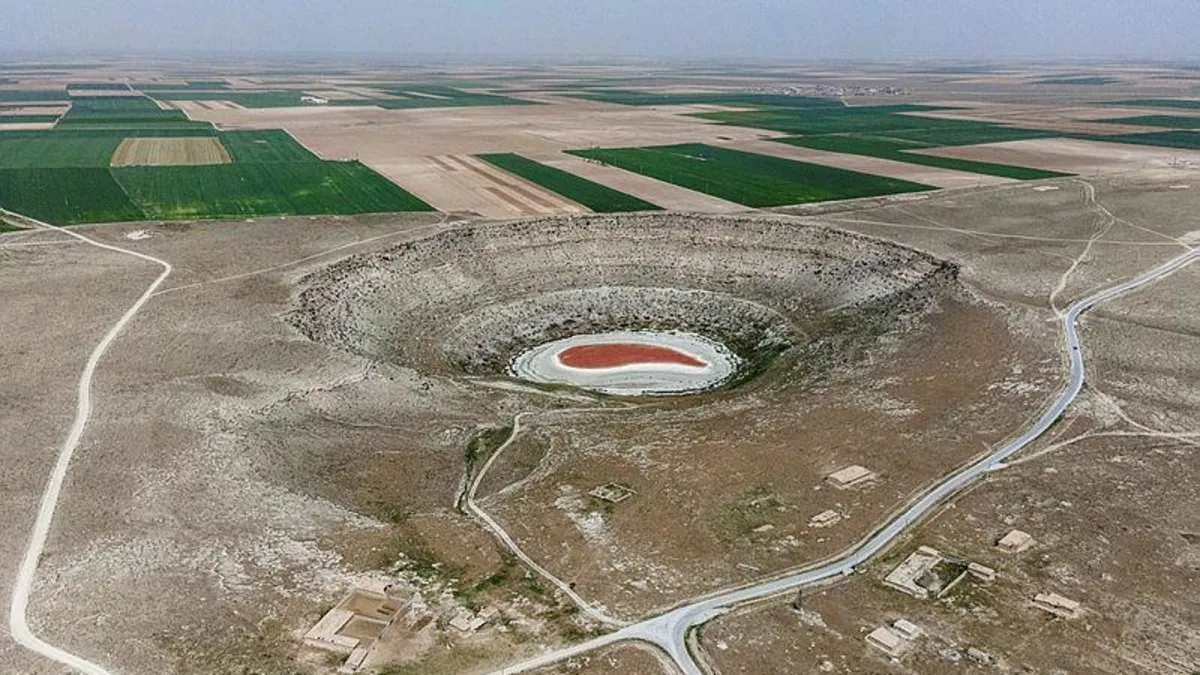 Konya'da eş zamanlı 15 obruk oluştu! Güvenlik önlemleri alındı