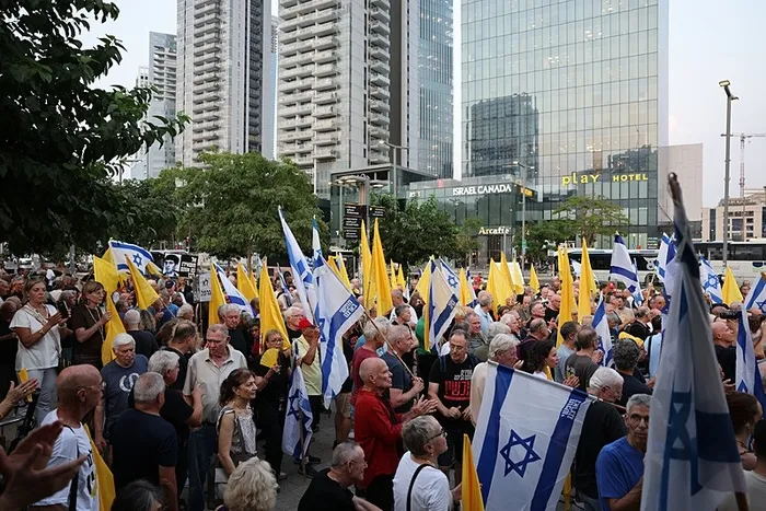 İsrailli emekli savaş uçağı pilotlarından Netanyahu’ya protesto! Bu aptalca savaşı durdur