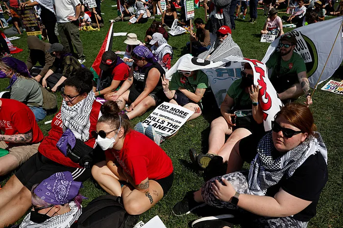 abdde-filistine-destek-gosterileri-kamala-harrisin-adayligini-ilan-edecegi-kongrede-protestolar-1724099162474.jpg ABD'de Filistin'e destek gösterileri! Kamala Harris'in adaylığını ilan edeceği kongrede protestolar... - 5