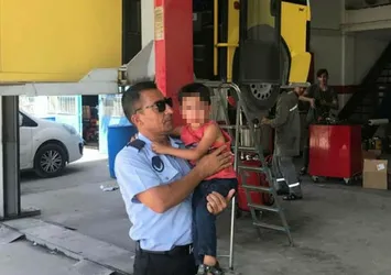 5 yaşındaki çocuğunu minibüste unuttu