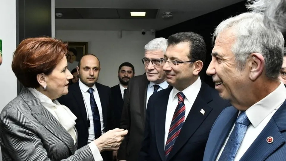 Ekrem İmamoğlu ve Mansur Yavaş'ın da üstünü çizdi! İYİ Parti lideri Meral Akşener el yükseltti aday ismini dahi açıkladı