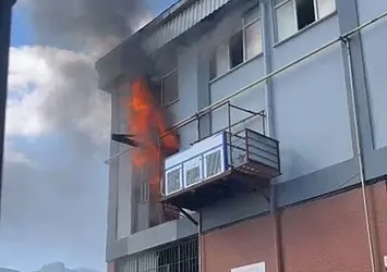 Başakşehir'de sanayi sitesinde yangın! İş yerinden alevler yükseldi