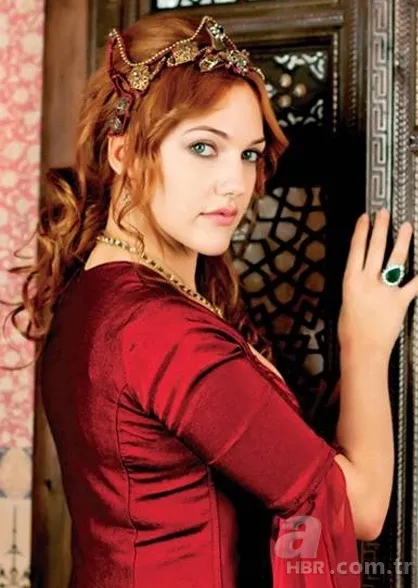 Hürrem Sultan'ı 17 yaşındayken keşfetmiş! Meryem Uzerli'den duygusal teşekkür 9