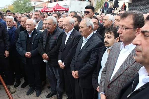 Kemal Kılıçdaroğlu’nun acı günü! Hayatını kaybeden kardeşi Celal Kılıçdaroğlu toprağa verildi