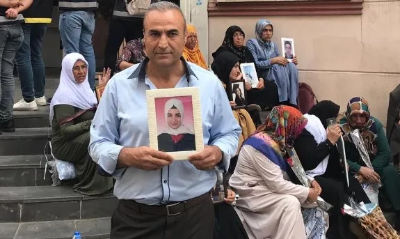 Diyarbakır’daki evlat nöbetine bir aile daha katıldı