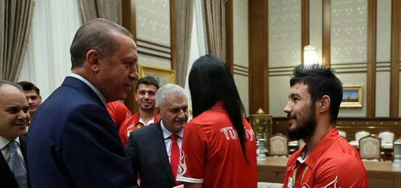 Milli halterci İsmayilov, Özbekistan'da 3 altın madalya kazandı