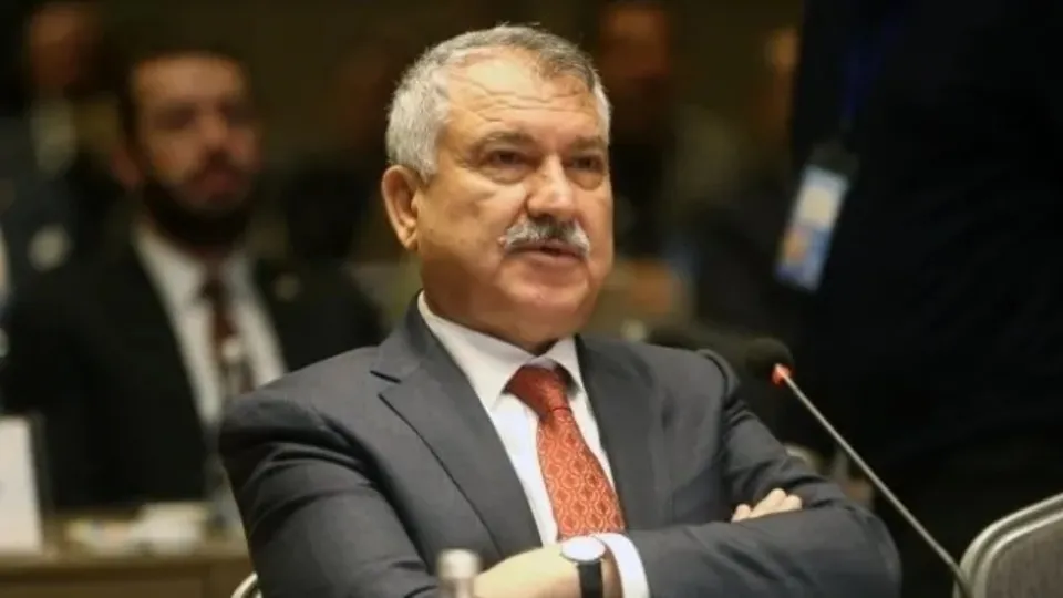 CHP'li Adana Büyükşehir Belediye Başkanı Zeydan Karalar adamları için emekçileri işten çıkardı! Kadın işçilerden sert tepki