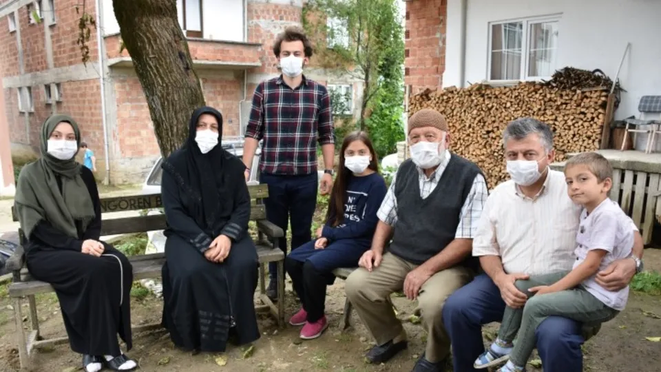 Koronavirüs aynı aileden 16 kişiye bulaştı! Küçük kızın feryadı yürek sızlattı
