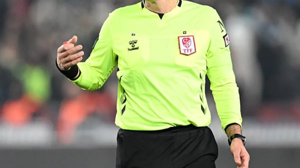 Süper Lig'de 26. haftanın hakemleri açıklandı! Kritik maçlara...