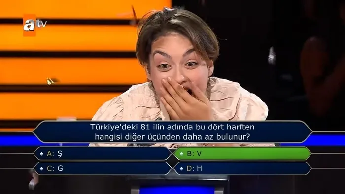 1728034800344.jpg Kim Milyoner Olmak İster'de büyük heyecan! Bu akşam bir yarışmacı milyonluk soruya adım adım ilerliyor! - 4
