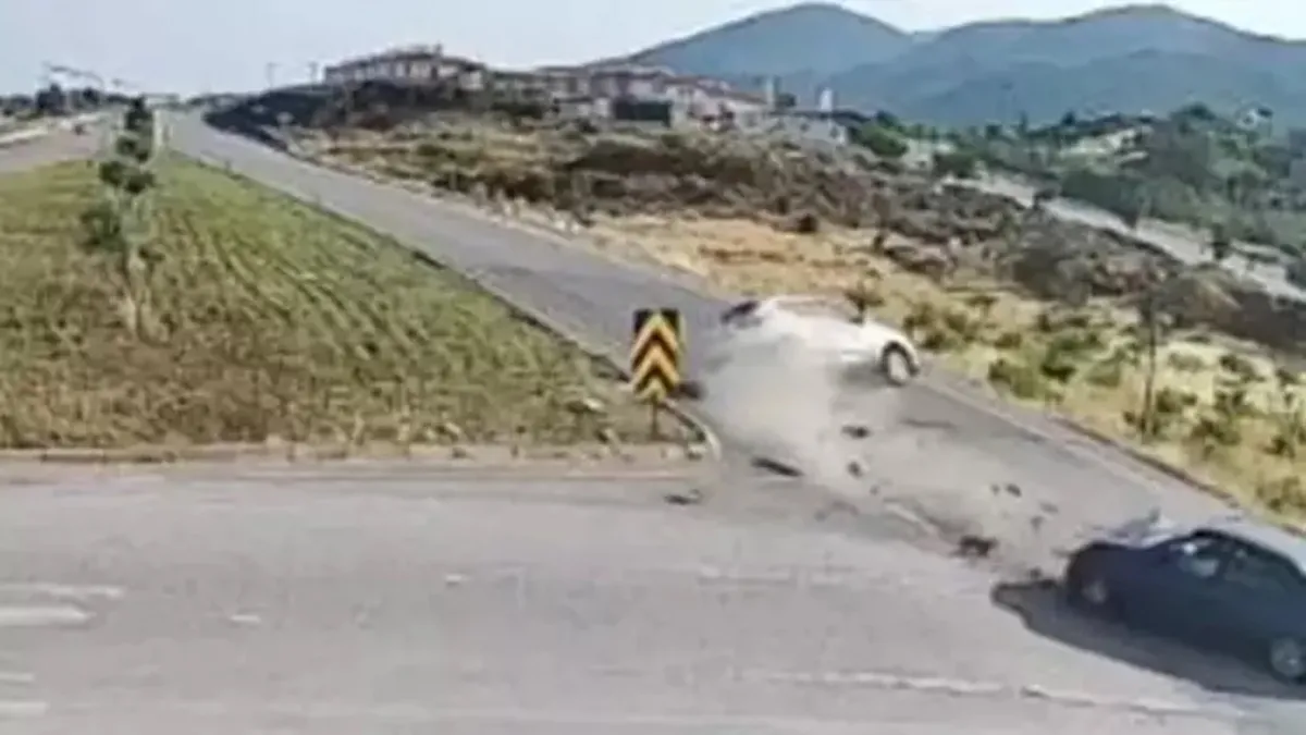 2 otomobilin karıştığı kazada 1'i çocuk 5 kişi yaralandı